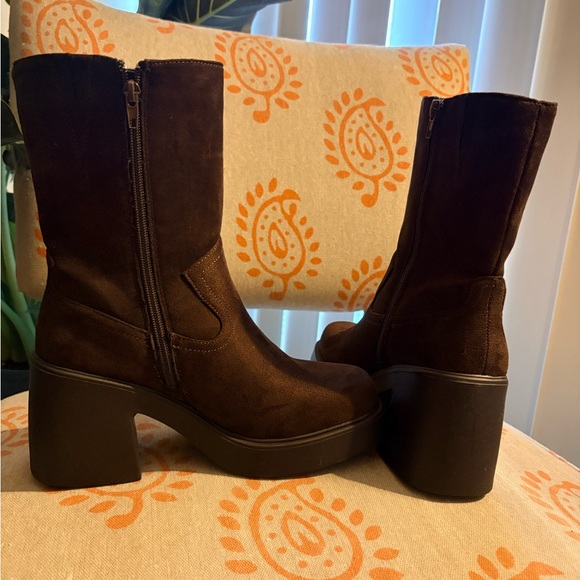 Brown Suede Women's Boots - Picture 6 of 6